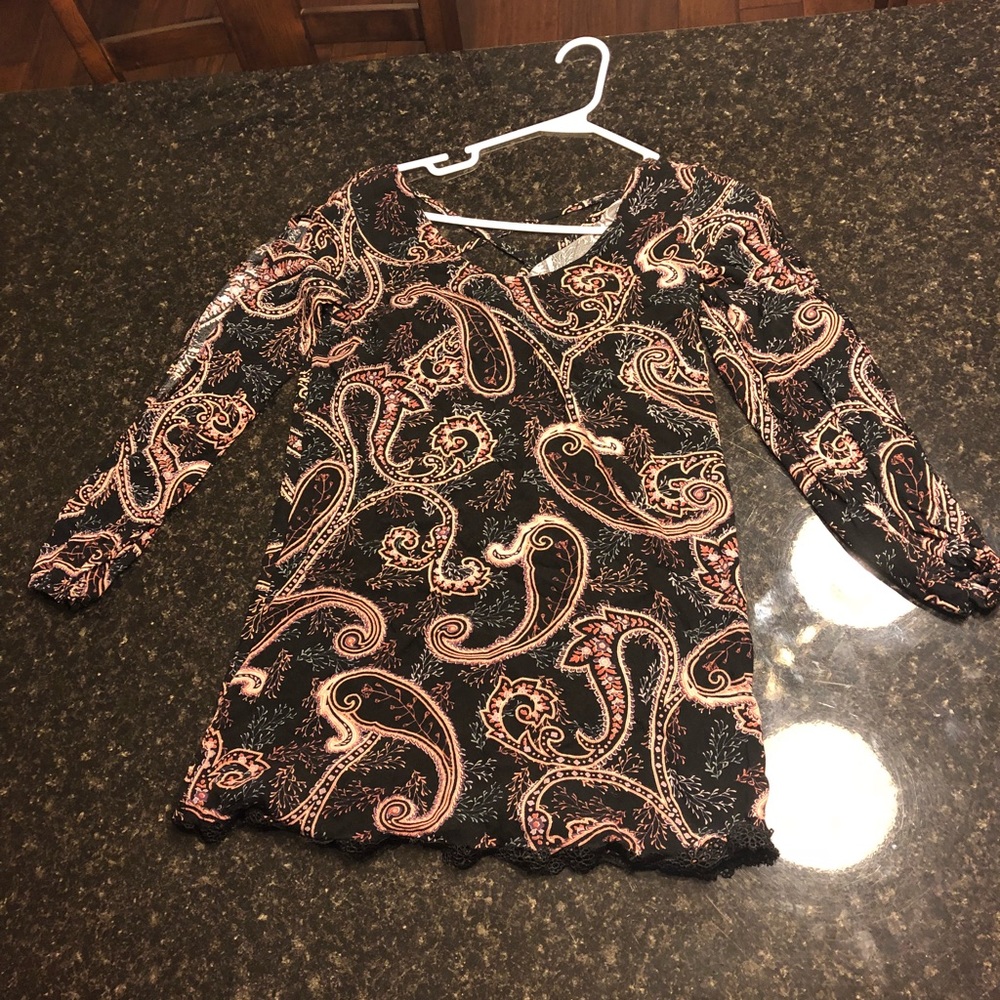 Dress with slit opening design on the arms